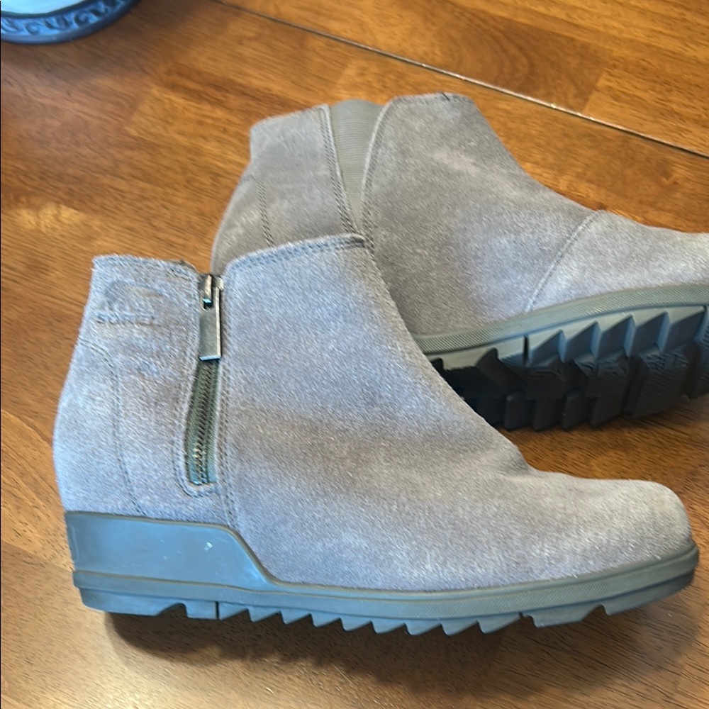 Sorel  Gray Suede Ankle Boots